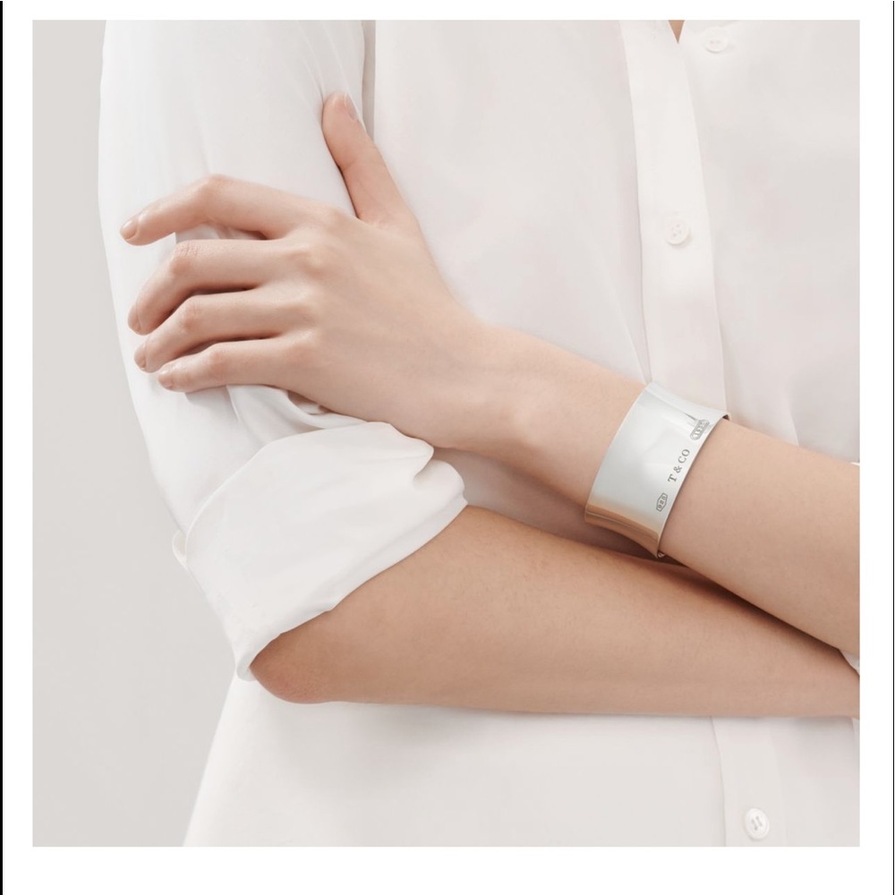 😍Authentic and beautiful TIFFANY & Co. retired bangle. - Picture 3 of 8